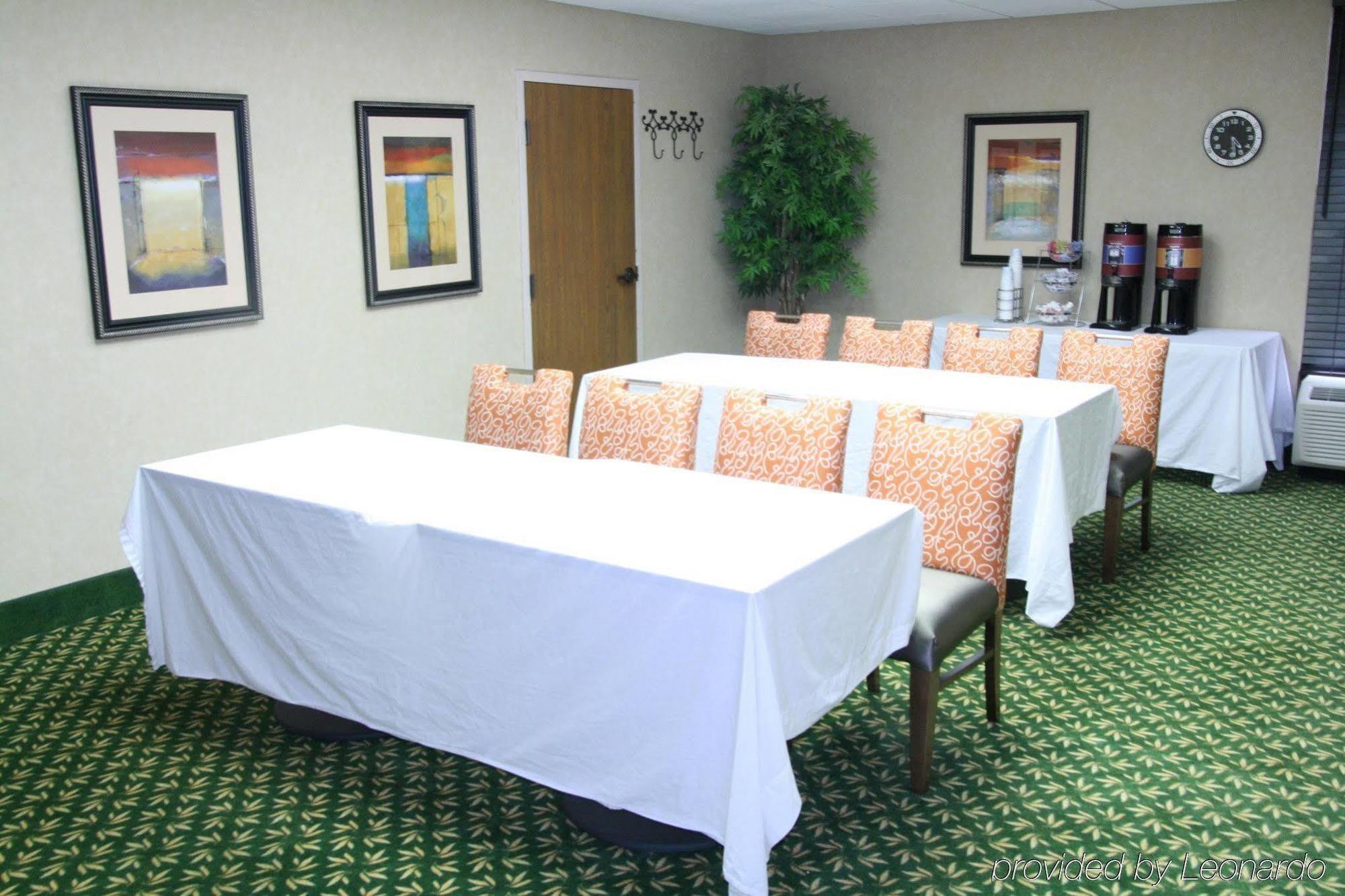 Hampton Inn Auburn Business photo