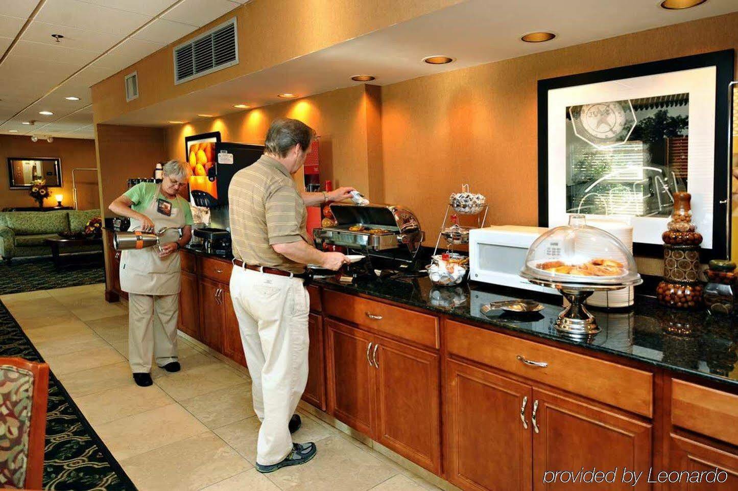 Hampton Inn Auburn Restaurant photo